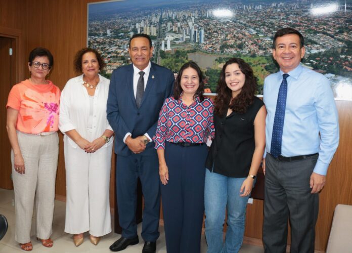 Presidente da Câmara, vereador Carlão, recebe vereadora eleita do PSB de Bonito e líder partidária