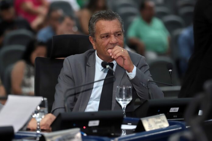Vereador Delei Pinheiro frisa a importância do estudo para implantação de faixa de pedestres