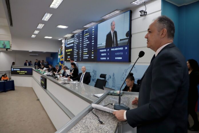 Vereador Prof. André Luis homenageia equipe da Subsecretaria de Bem-Estar Animal