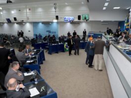 Vereadores analisam dois projetos na sessão desta terça-feira