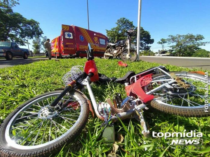 Motociclista fica ferido em acidente com bicicleta elétrica em Dourados