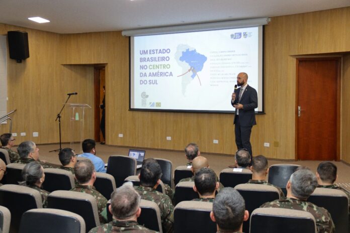 Secretário apresenta desafios e oportunidades de MS no cenário atual para alunos da ECEME