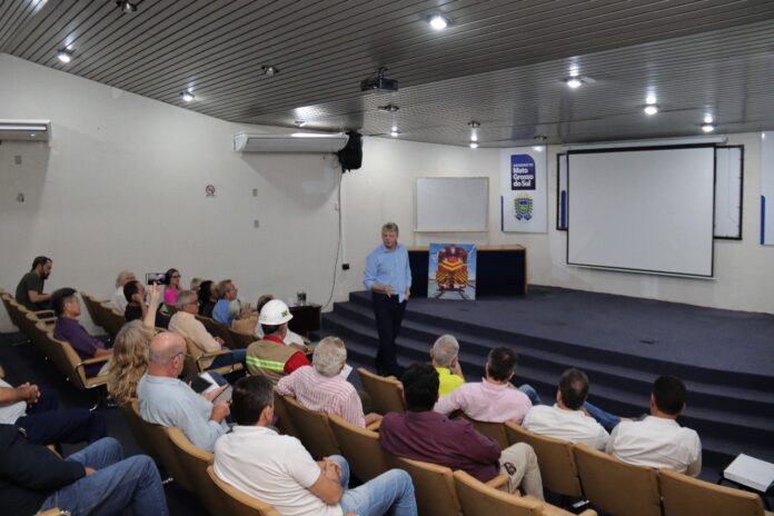 Governo do Estado reforça apoio à reativação da Malha Oeste Governo do Estado reforça apoio à reativação da Malha Oeste em encontro com entidades