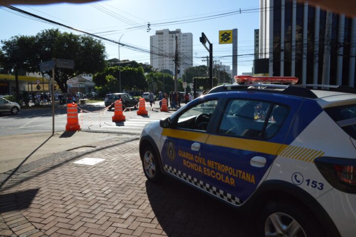 Construção de rotatória e obras mudam tráfego no domingo