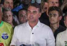 Em carta golpista, Flávio agradece Milei e Trump por apoio para fuga